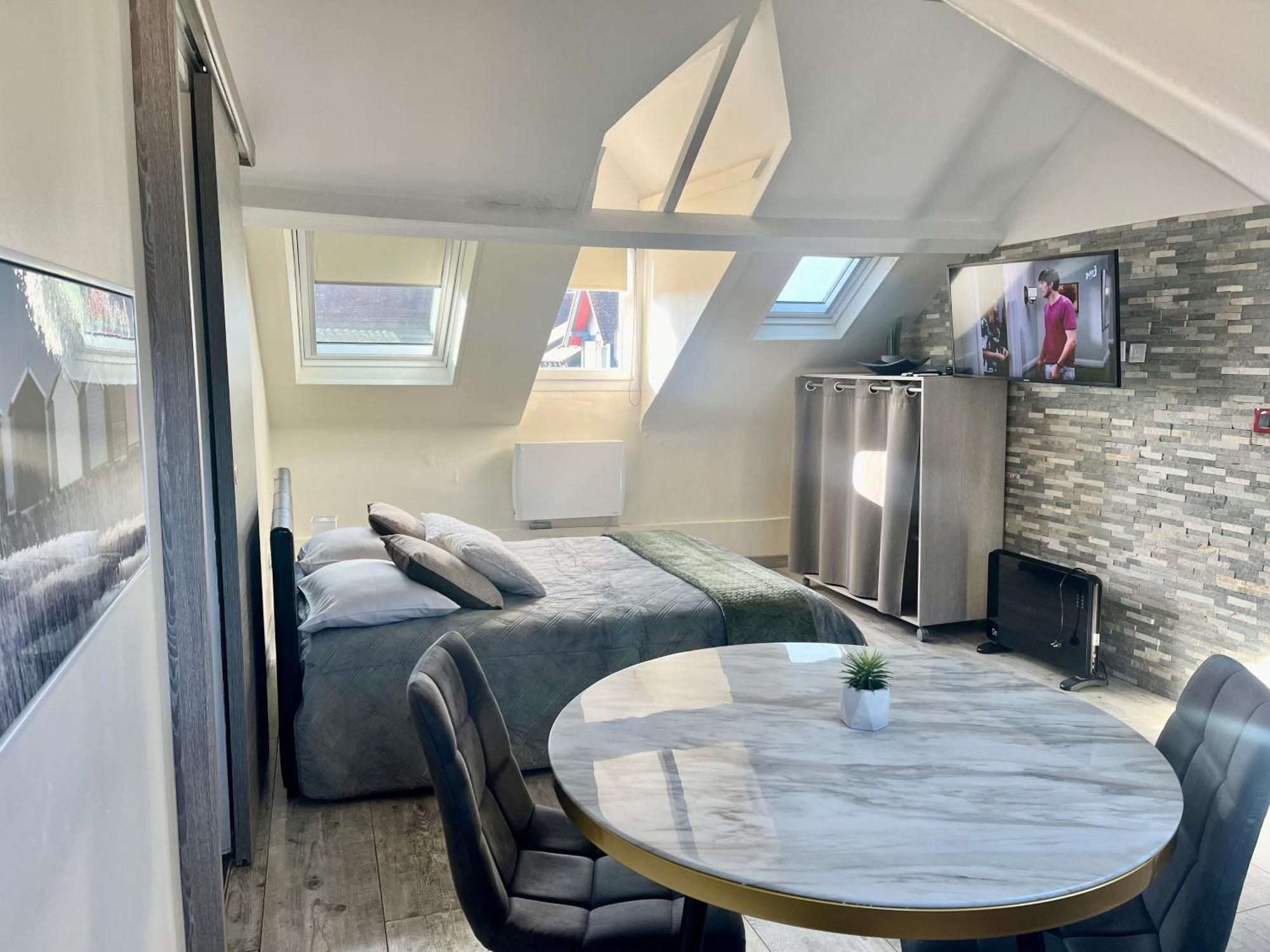 Apartment La L'oiseau Bleu Proche De La Et De Deauville !!! Awards 2025